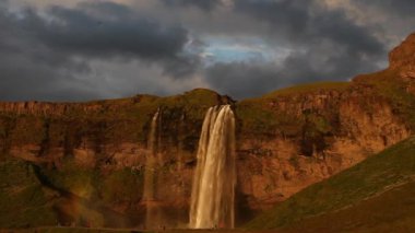 Seljalandfoss Şelalesi Yaz günbatımında, İzlanda