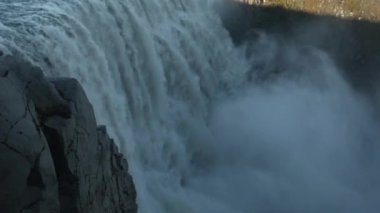 Gullfoss, ünlü İzlanda şelalesi, Altın Çember 'in bir parçası. Yaz mevsimi, güneşli bir gün. İzlanda, Avrupa.