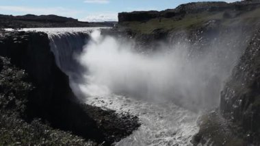 Gullfoss, ünlü İzlanda şelalesi, Altın Çember 'in bir parçası. Yaz mevsimi, güneşli bir gün. İzlanda, Avrupa.