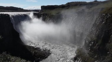 Gullfoss, ünlü İzlanda şelalesi, Altın Çember 'in bir parçası. Yaz mevsimi, güneşli bir gün. İzlanda, Avrupa.