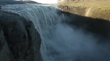 Gullfoss, ünlü İzlanda şelalesi, Altın Çember 'in bir parçası. Yaz mevsimi, güneşli bir gün. İzlanda, Avrupa.