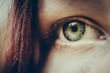 Yeşil gözün yakın çekim makrosu