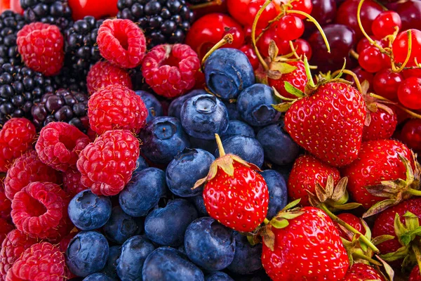 Fresh Mixed Summer Berries Raspberry Strawberry Blueberry — Stock Photo, Image