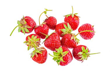 Parlak kırmızı vitaminli çilek, izole edilmiş.