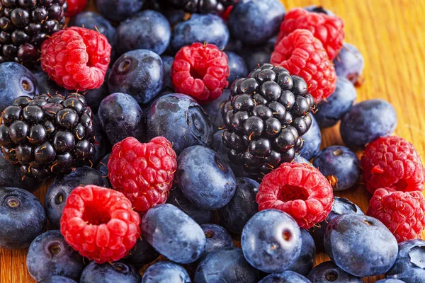 Fresh Mixed Summer Berries Blueberry Raspberry Blackberry — Stock Photo, Image