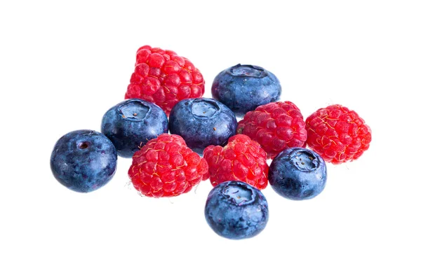 Frische Helle Himbeeren Und Blaubeeren Häufen Sich Vereinzelt — Stockfoto