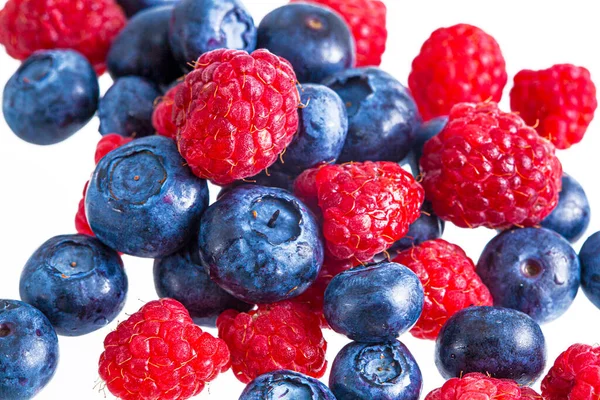 Fresh Bright Raspberries Blueberries Heap Isolated — Stock Photo, Image