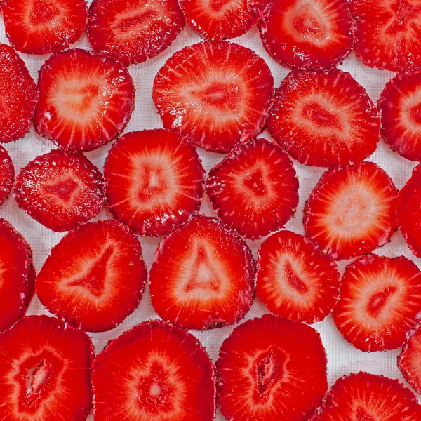 Helle Frische Saftige Erdbeeren Scheiben Geschnitten Hintergrund — Stockfoto