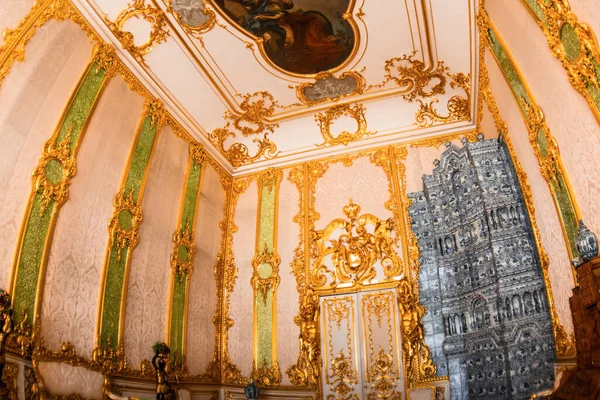 Petersburg ロシア 6月24 キャサリン宮殿のインテリア 6月24 2013でSt Petersburg ロシア 旧皇居 建物は1717年にカトリーヌ1世の命令で建てられた — ストック写真