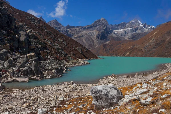 Gökyo Gölü Nün Muhteşem Mavi Suyuyla Manzarası Nepal — Stok fotoğraf