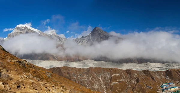 Landskap Med Gokyo Sjö Med Fantastiskt Blått Vatten Nepal — Stockfoto