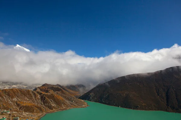 Gökyo Gölü Nün Muhteşem Mavi Suyuyla Manzarası Nepal — Stok fotoğraf