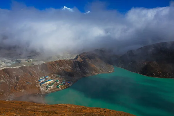 Paisagem Com Lago Gokyo Com Água Azul Incrível Nepal — Fotografia de Stock