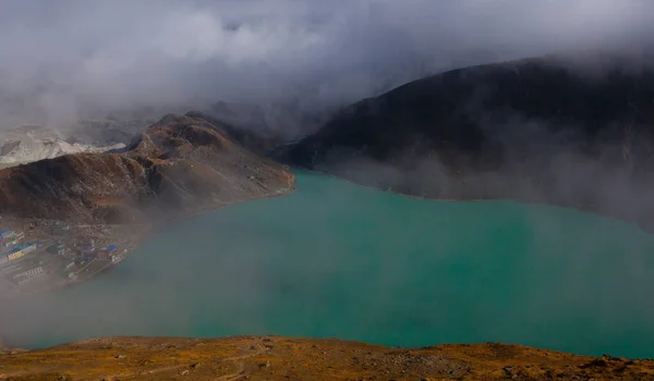 Landskap Med Gokyo Sjö Med Fantastiskt Blått Vatten Nepal — Stockfoto