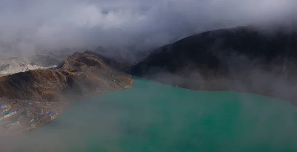 素晴らしい青い水で五湖湖と風景 ネパール — ストック写真