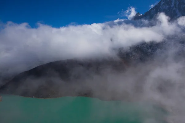 Paysage Avec Lac Gokyo Avec Une Eau Bleue Incroyable Népal — Photo