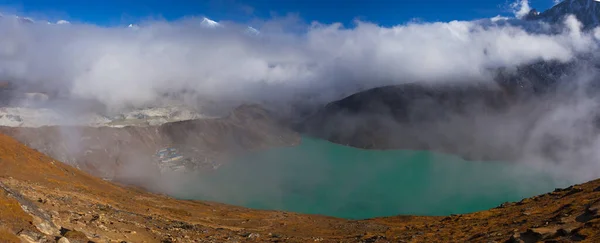 Paysage Avec Lac Gokyo Avec Une Eau Bleue Incroyable Népal — Photo