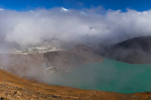 Tájkép Gokyo Csodálatos Kék Víz Nepál — Stock Fotó