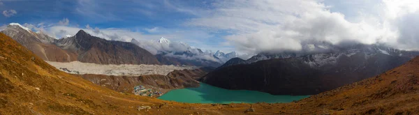 Paesaggio Con Lago Gokyo Con Incredibile Acqua Blu Nepal — Foto Stock