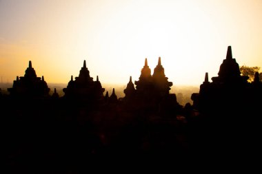 Erly sabahında Borobudur Tapınağı, Java Adası, Endonezya