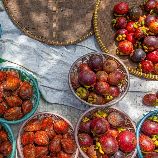Čerstvé Saláty Ovoce Indonéském Trhu — Stock fotografie