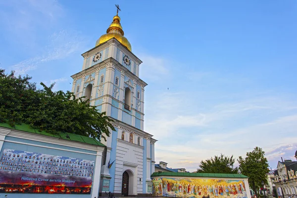 Kyiv Ukraine Nisan 2019 Saint Michael Golden Domed Manastırı Önünde — Stok fotoğraf