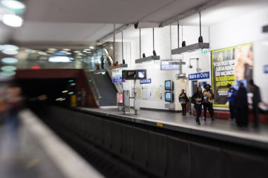 PARIS - 30 Eylül 2016: Paris, Marie de Clichy metro istasyonu, 30 Eylül 2016 Paris, Fransa.