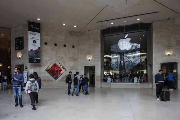 París Octubre 2016 Apple Store Museo Del Louvre Interesante Contraste — Foto de Stock