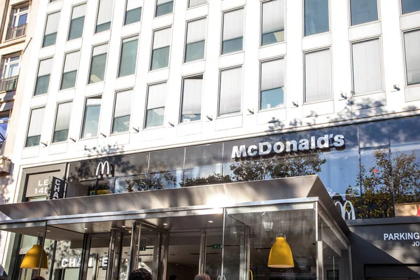 París Francia Octubre 2016 Restaurante Mcdonalds Avenue Des Champs Elysees — Foto de Stock