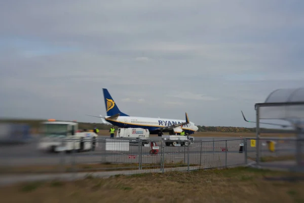 Paris Francja Wrzesień 2016 Pasażerowie Wsiadający Pokład Samolotu Ryanair Września — Zdjęcie stockowe