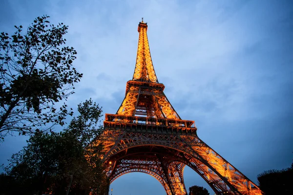 Paris September 2016 Illuminierter Eiffelturm Der Abenddämmerung Der Turm Ist — Stockfoto