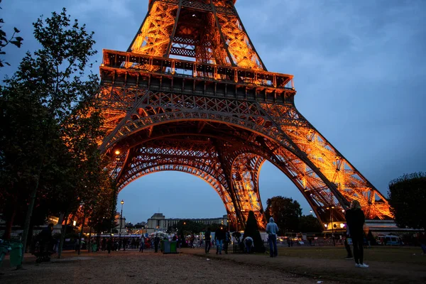 Parijs September 2016 Verlichte Eiffeltoren Schemering Toren Meest Bezochte Bezienswaardigheid — Stockfoto