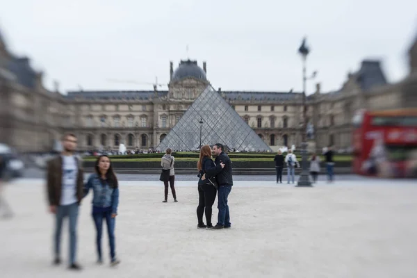 Paris France Septembre 2016 Touristes Devant Palais Louvre Pyramide Louvre — Photo