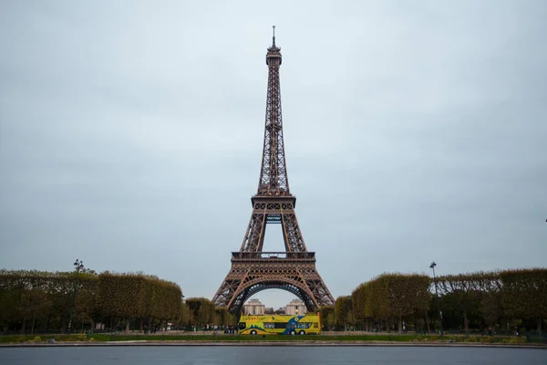 Paris France September 2016 Tourists Bus Front Iconic Tour Eiffel — Stock Photo, Image