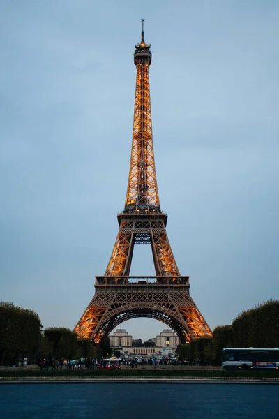 Paris September 2016 Illuminierter Eiffelturm Der Abenddämmerung Der Turm Ist — Stockfoto
