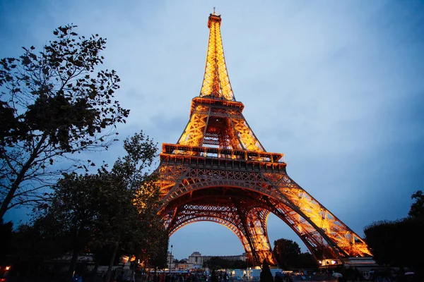 Paris September 2016 Illuminierter Eiffelturm Der Abenddämmerung Der Turm Ist — Stockfoto