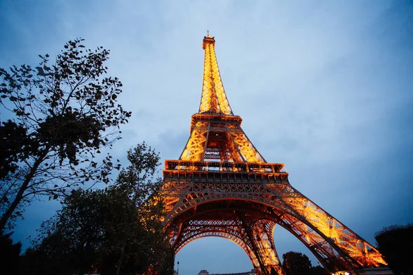 Paris September 2016 Illuminierter Eiffelturm Der Abenddämmerung Der Turm Ist — Stockfoto