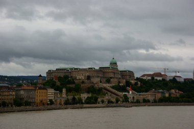 Güneşli bir günde merkezinde Budapeşte, Macaristan tarihi binalar