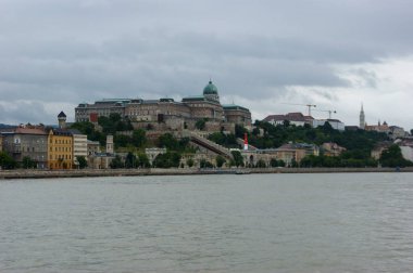 Güneşli bir günde merkezinde Budapeşte, Macaristan tarihi binalar