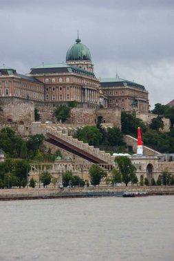 Güneşli bir günde merkezinde Budapeşte, Macaristan tarihi binalar