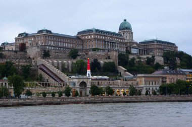 Güneşli bir günde merkezinde Budapeşte, Macaristan tarihi binalar