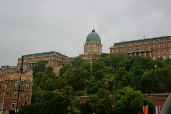 Bâtiments Historiques Dans Une Journée Ensoleillée Centre Ville Budapest Hongrie — Photo