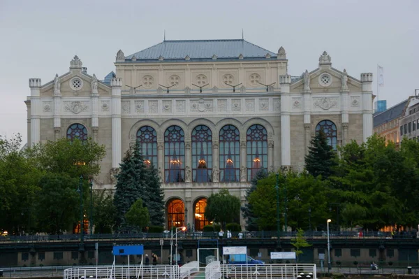 Історичних Будівель Сонячний День Центрі Міста Будапешт Угорщина — стокове фото