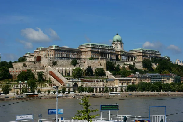 Ιστορικά Κτίρια Μια Ηλιόλουστη Μέρα Στο Κέντρο Της Βουδαπέστης Ουγγαρία — Φωτογραφία Αρχείου