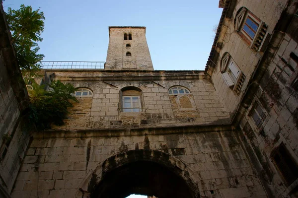 ダウンタウン スプリット クロアチア Adriatc 海のディオクレツィアーノの歴史的建造物 — ストック写真