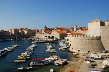 Hırvatistan Dubrovnik duvarların içinde tarihi eski binalar