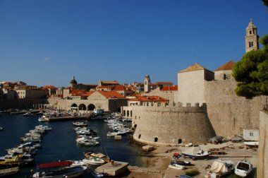 Hırvatistan Dubrovnik duvarların içinde tarihi eski binalar