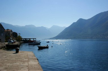 Eski binalar ve Adriyatik Denizi, Kotor içinde en büyük buz tarihi surlarının