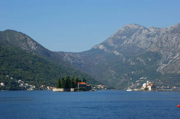 Edifícios Antigos Muros Históricos Maior Fiorde Mar Adriático Kotor — Fotografia de Stock