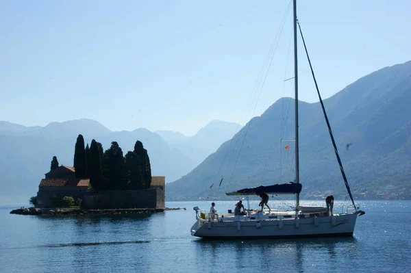 Edifícios Antigos Muros Históricos Maior Fiorde Mar Adriático Kotor — Fotografia de Stock